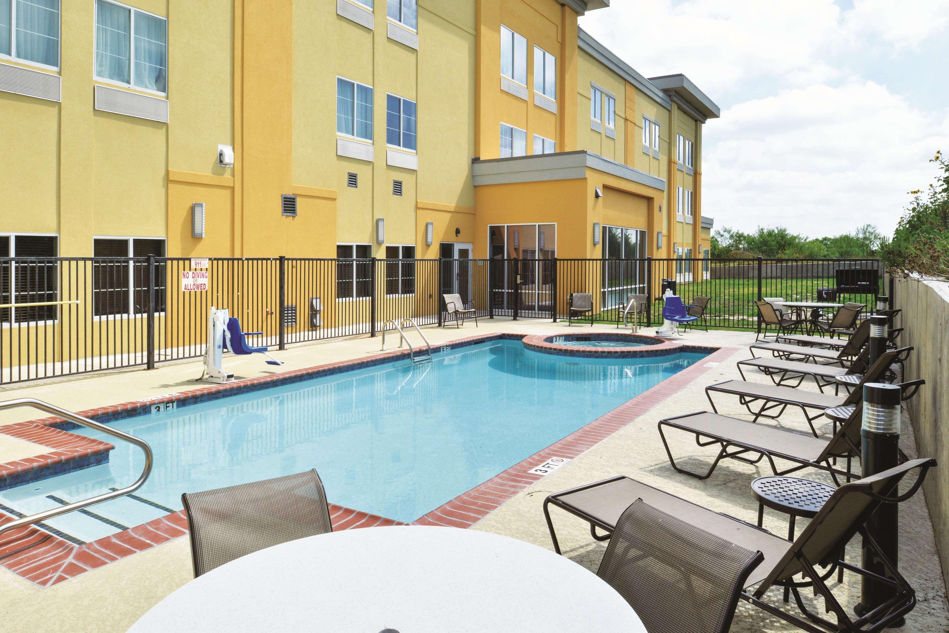 La Quinta By Wyndham Karnes City - Kenedy Exterior photo